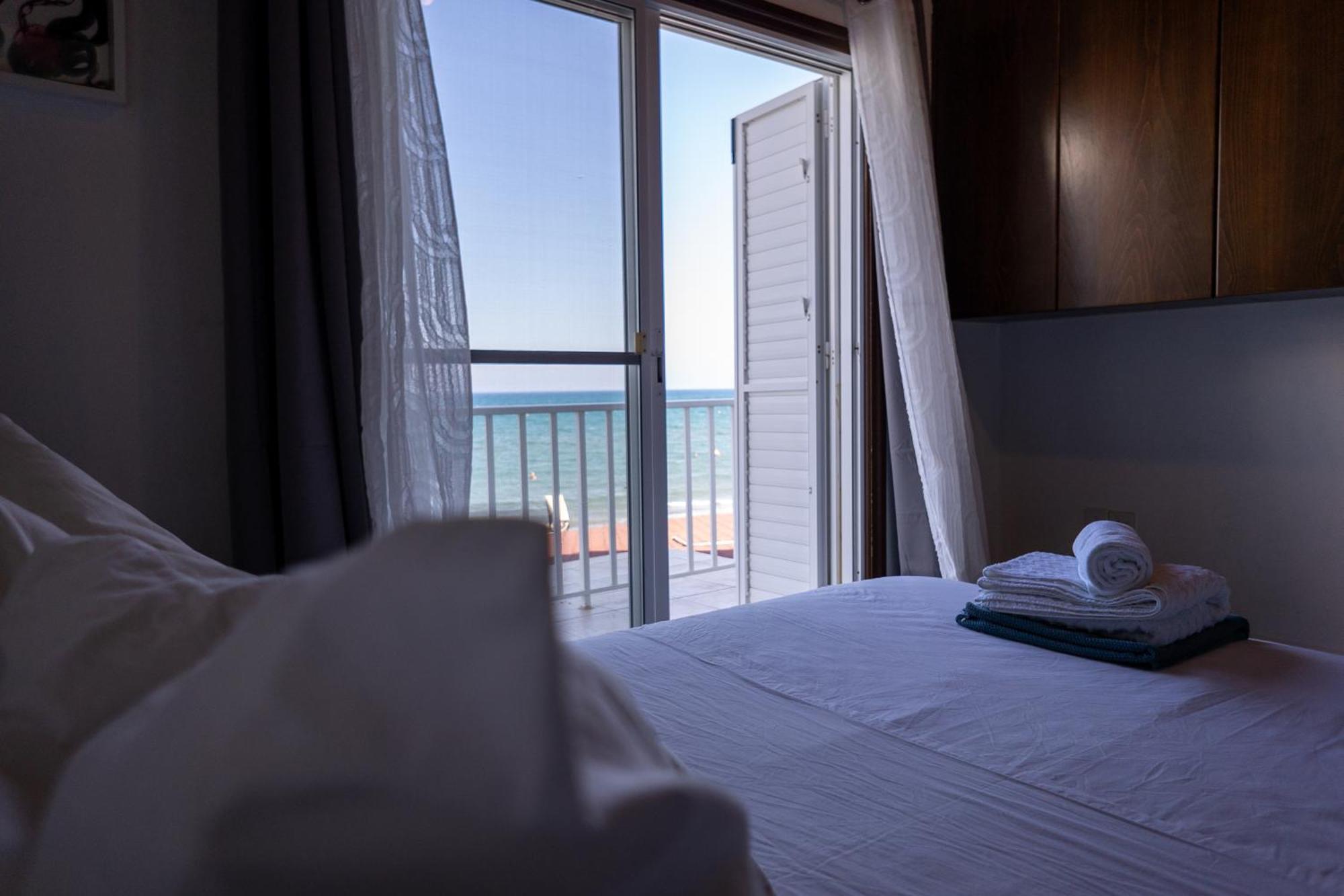 Beach House At Seafront Villa Meneou Esterno foto