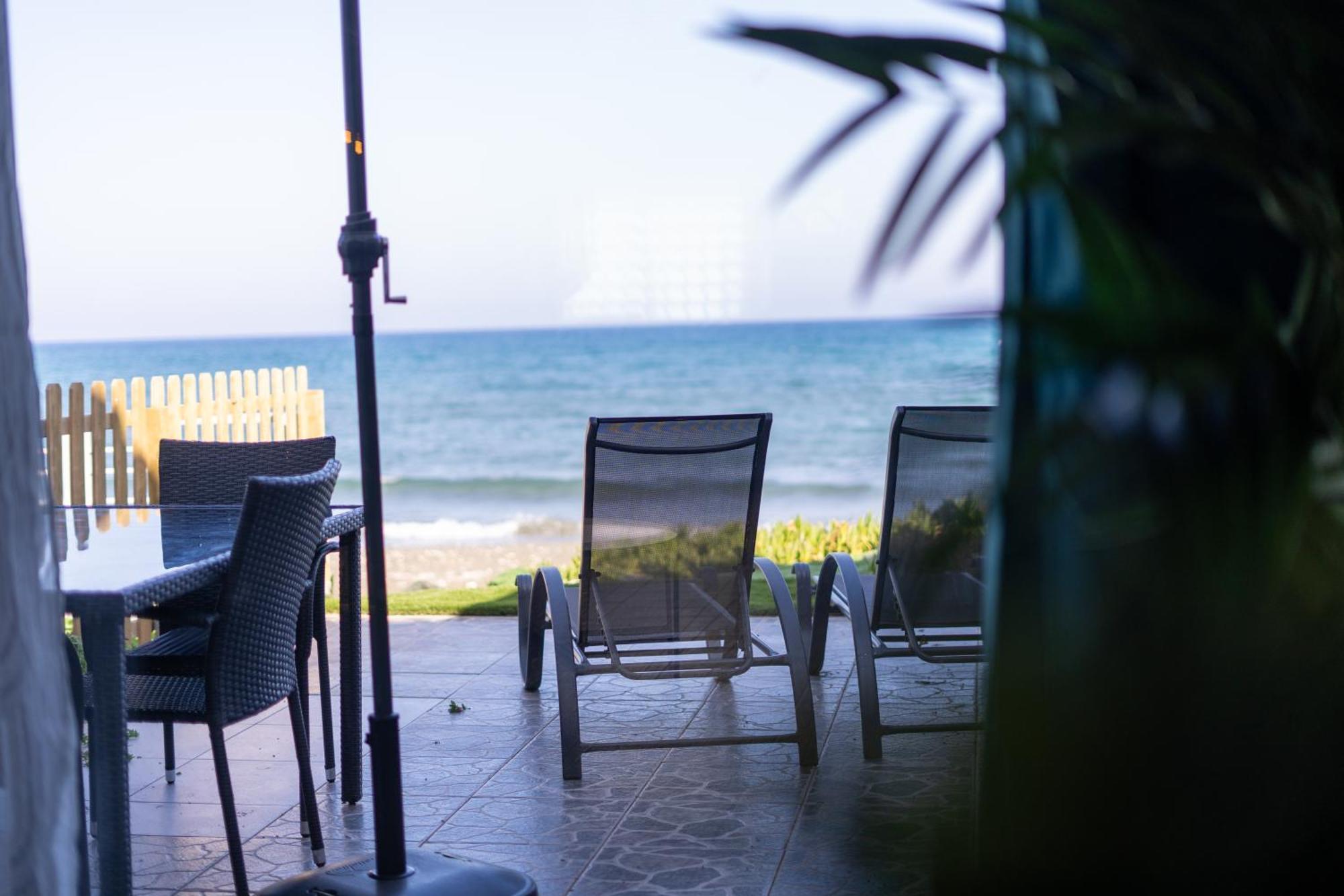 Beach House At Seafront Villa Meneou Esterno foto