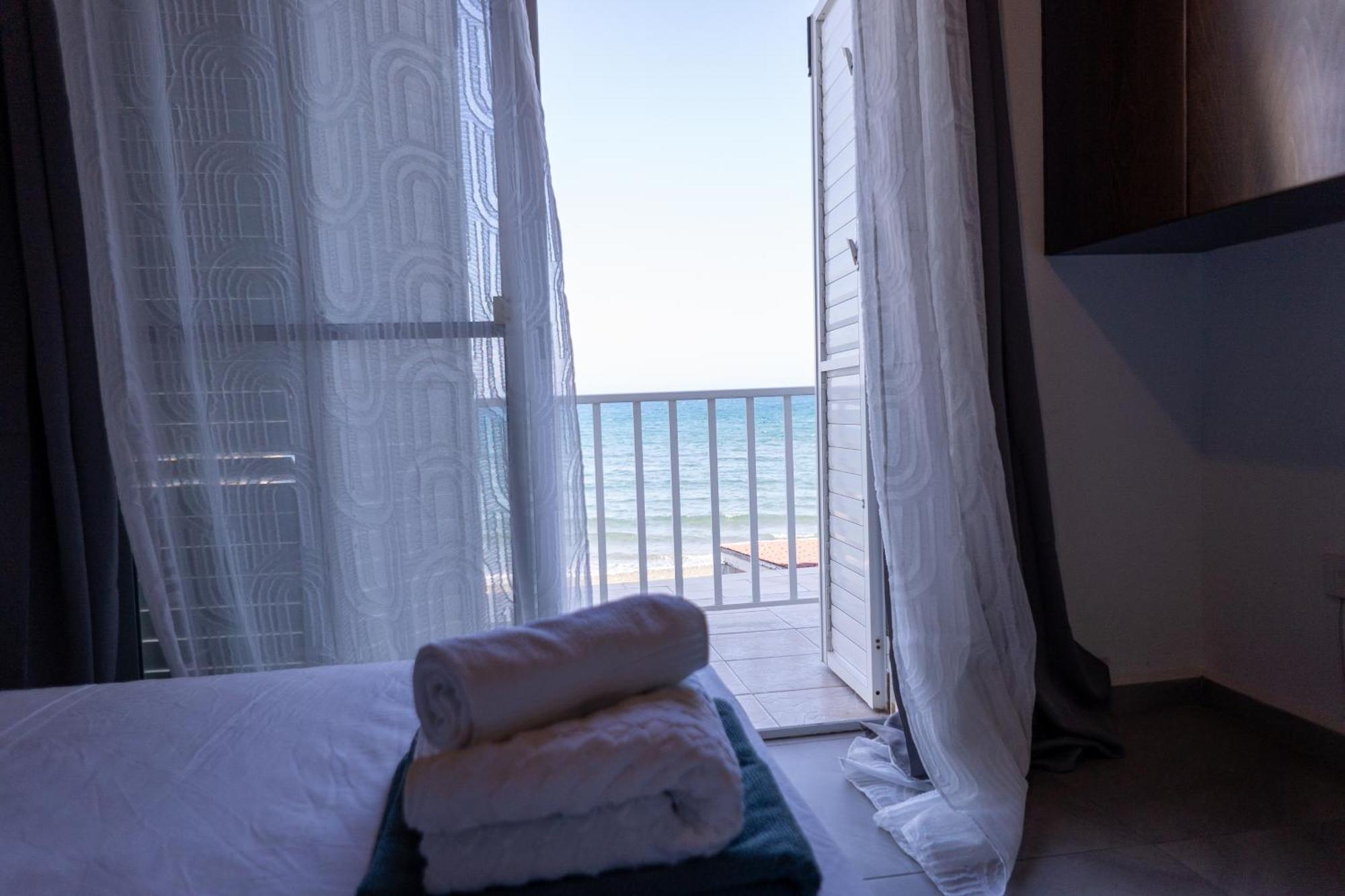 Beach House At Seafront Villa Meneou Esterno foto
