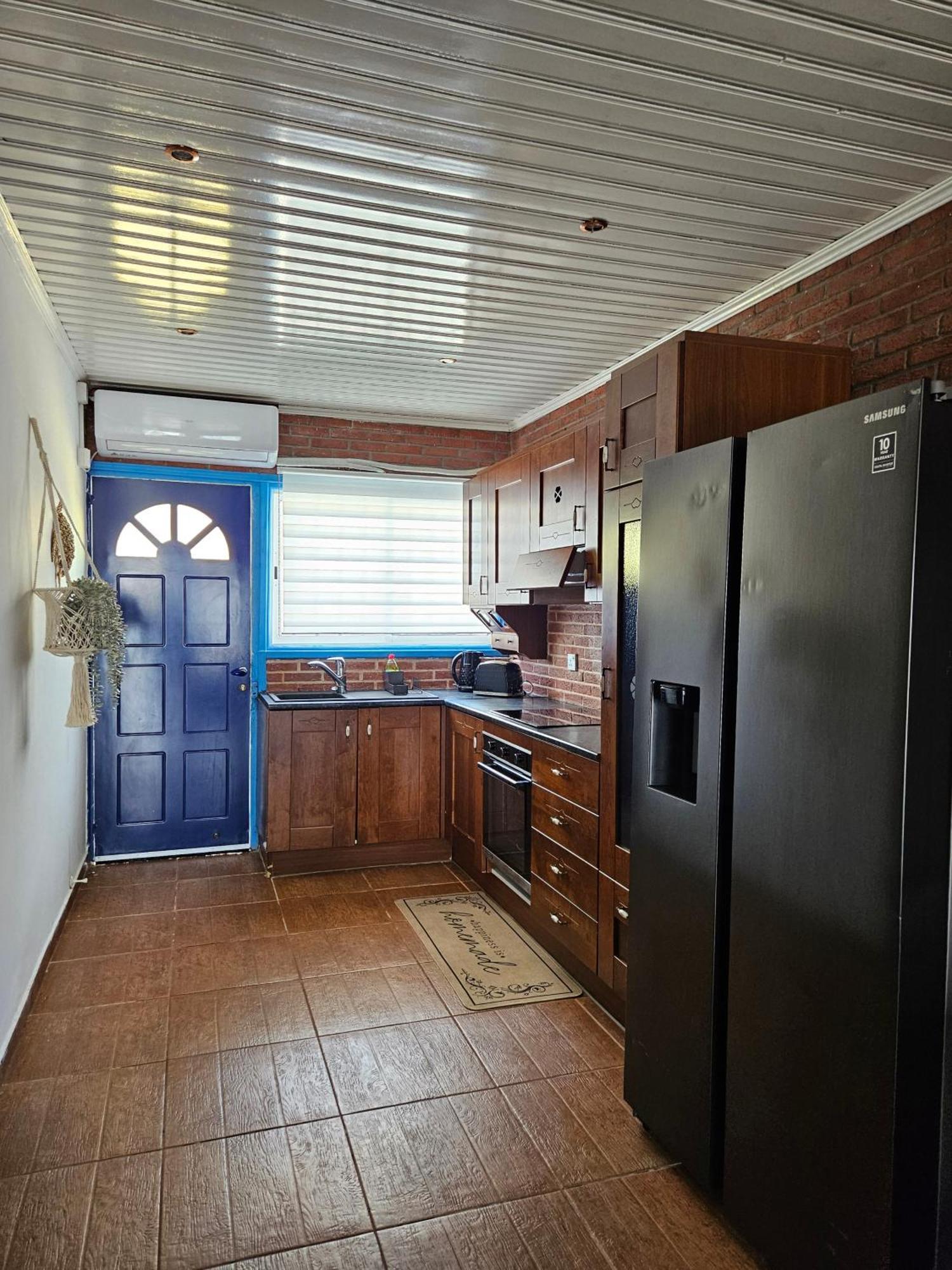Beach House At Seafront Villa Meneou Esterno foto