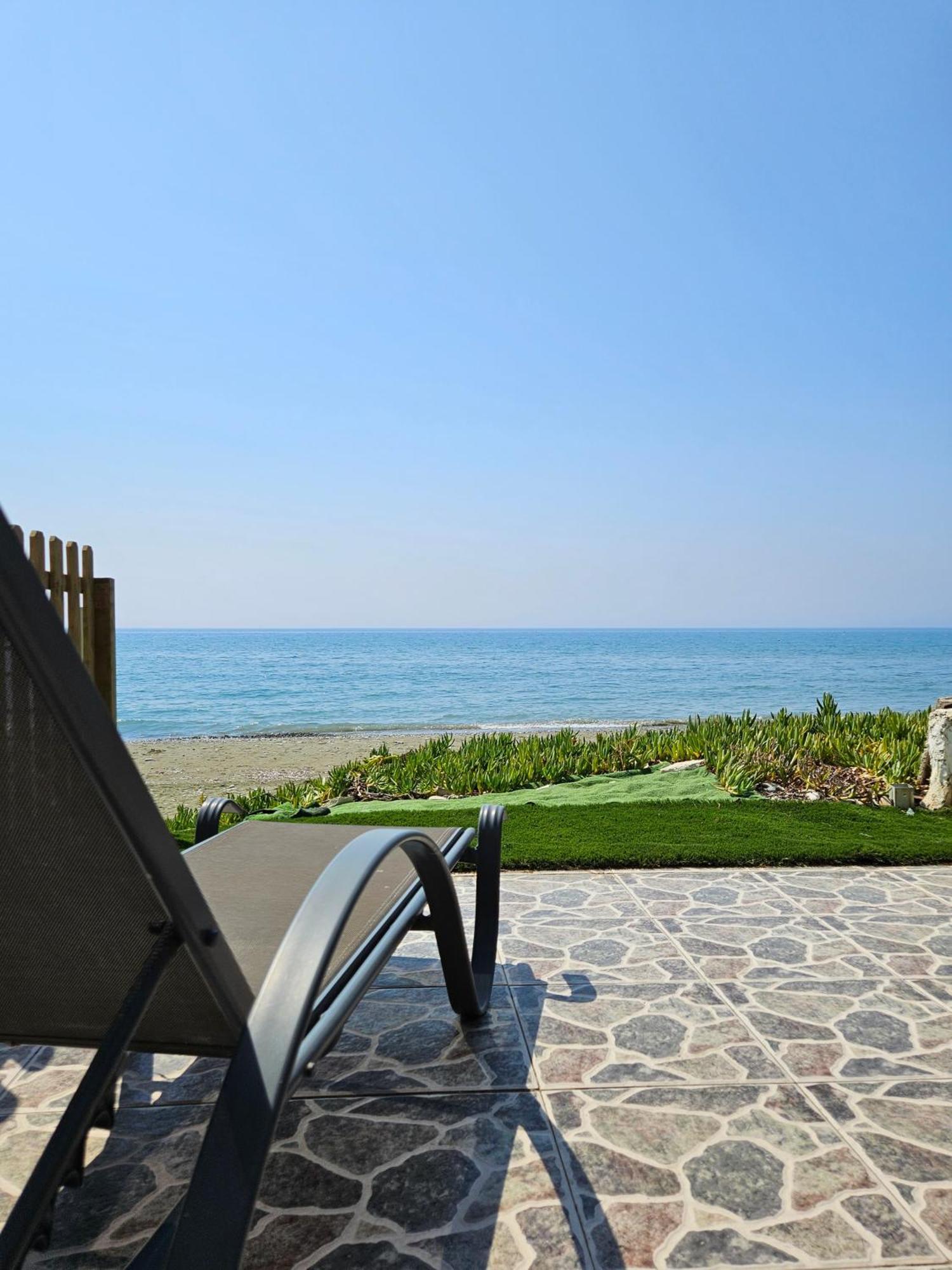 Beach House At Seafront Villa Meneou Esterno foto