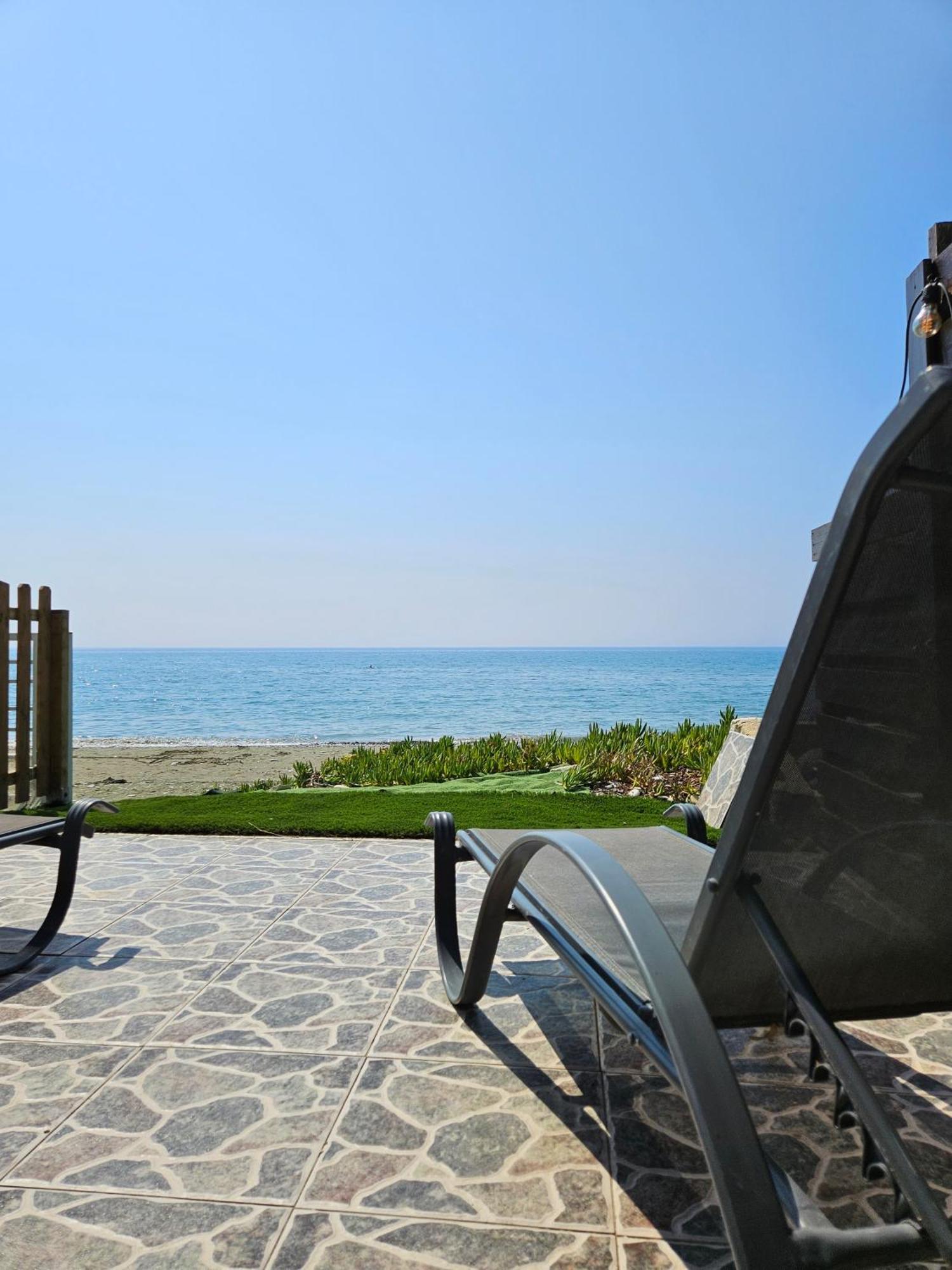 Beach House At Seafront Villa Meneou Esterno foto