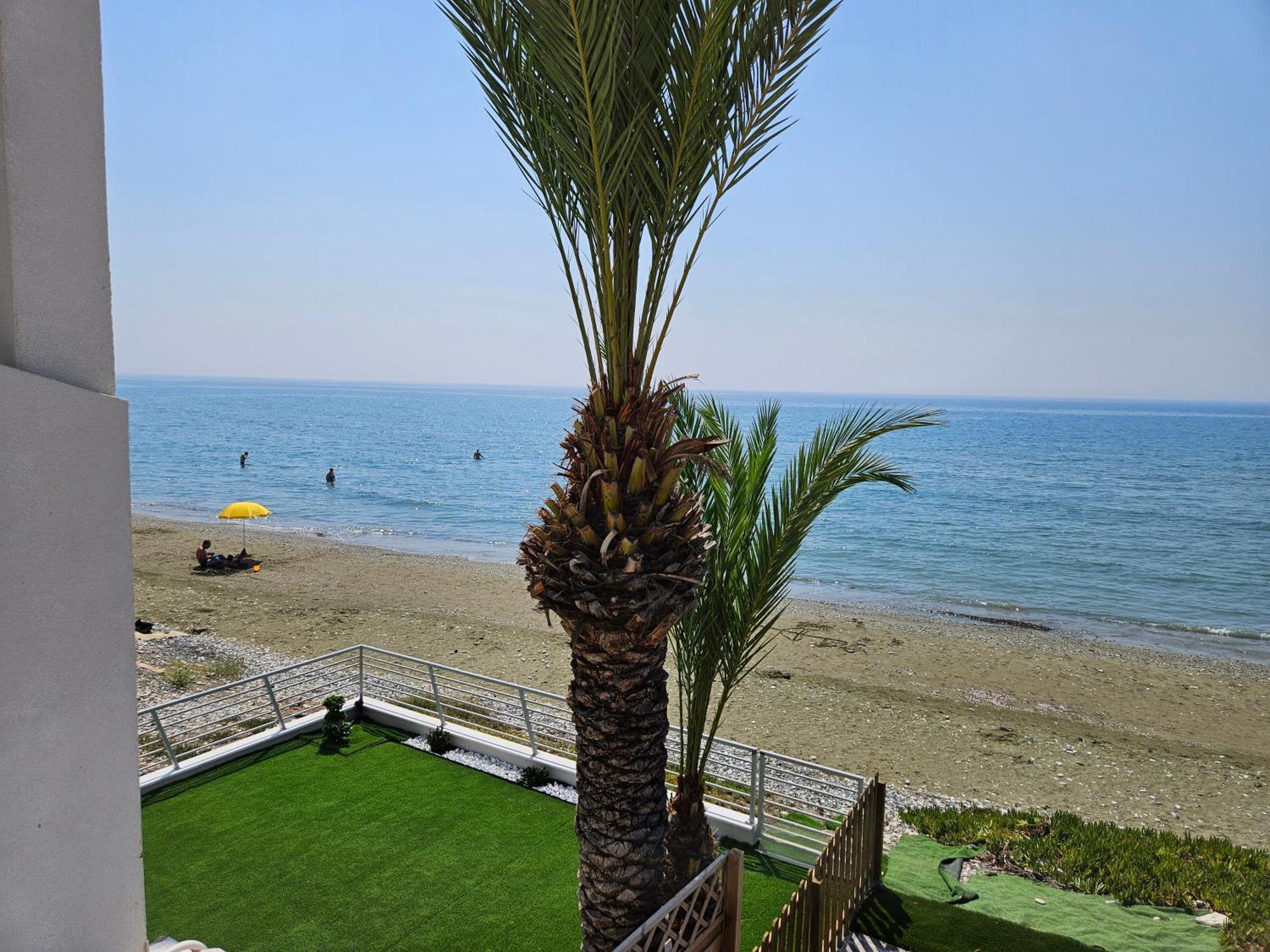 Beach House At Seafront Villa Meneou Esterno foto
